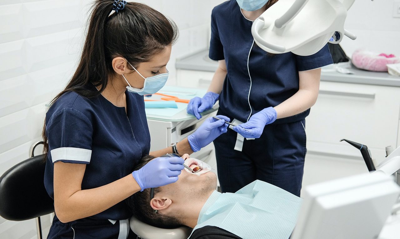 Odontoiatria, quanto costano gli interventi più diffusi?